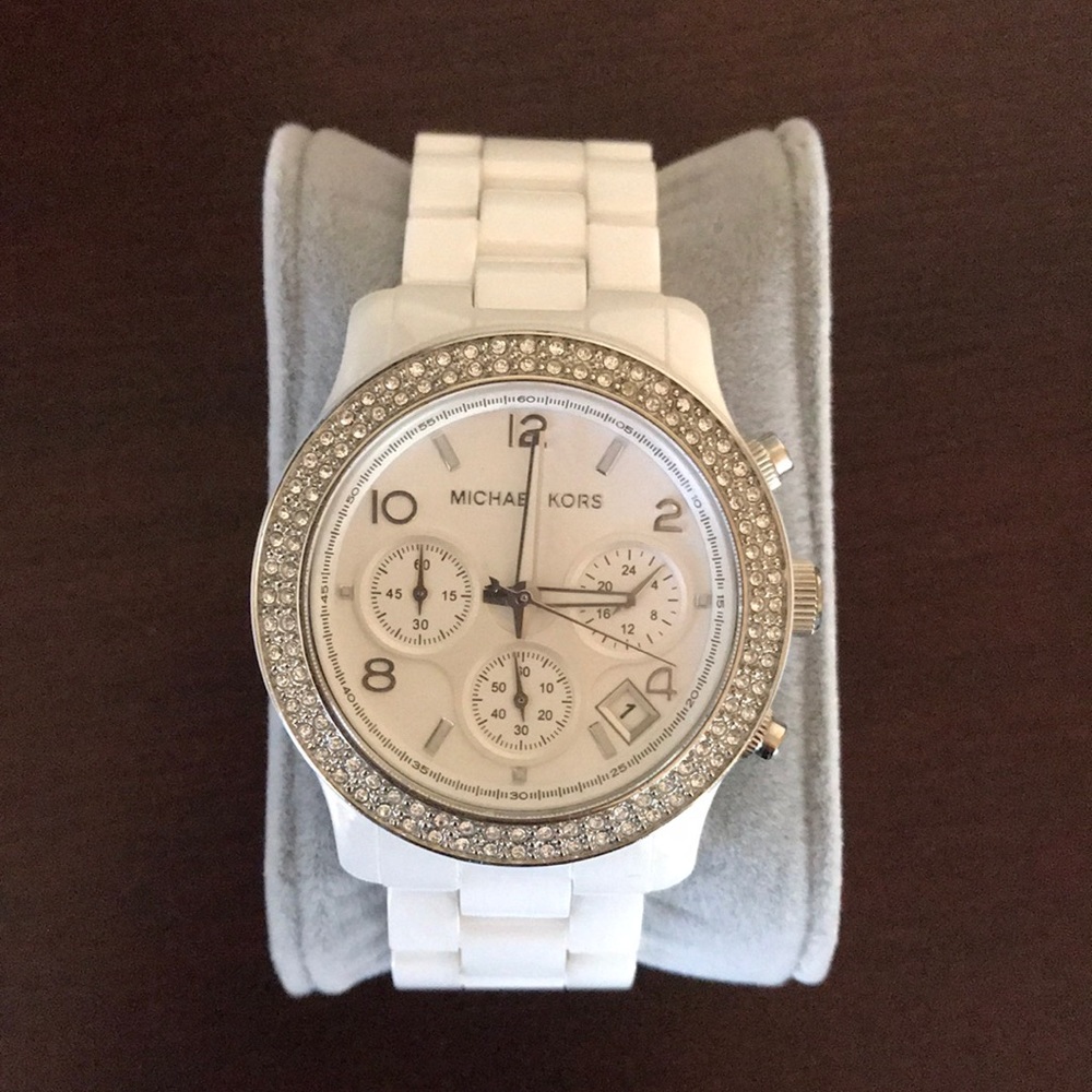 🎉🎉FLASH SALE🎉🎉White Michael Kors Watch